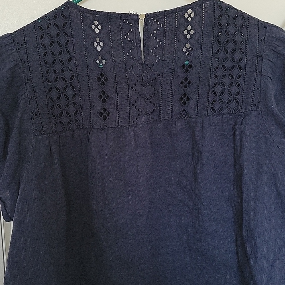 Women’s Navy Embroidered Yoke Flutter Cap Short Sleeve Top Sz Large Ella Moss - Picture 2 of 3